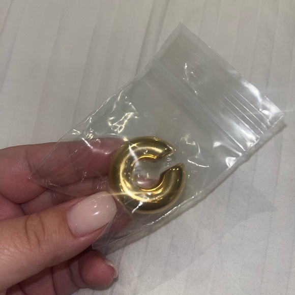 Chunky gold ear cuff - Picture 2 of 2